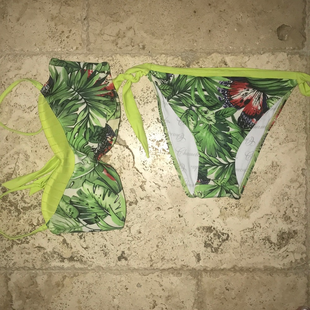 Green tropical strapless bikini